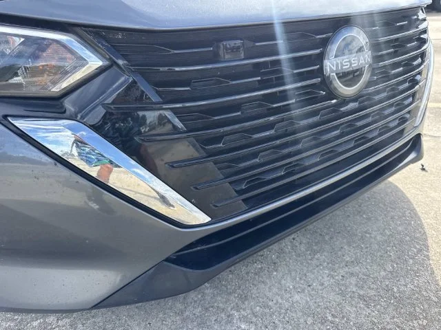 Used 2025 Gray Nissan S image 4