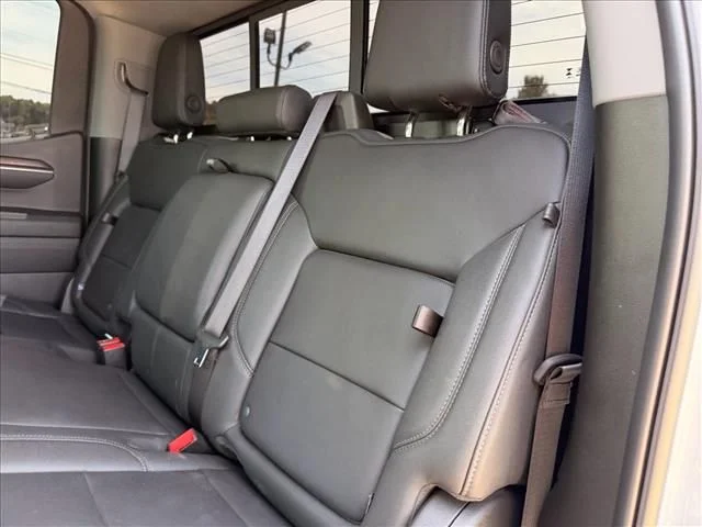 Used 2024 White GMC SLT image 18