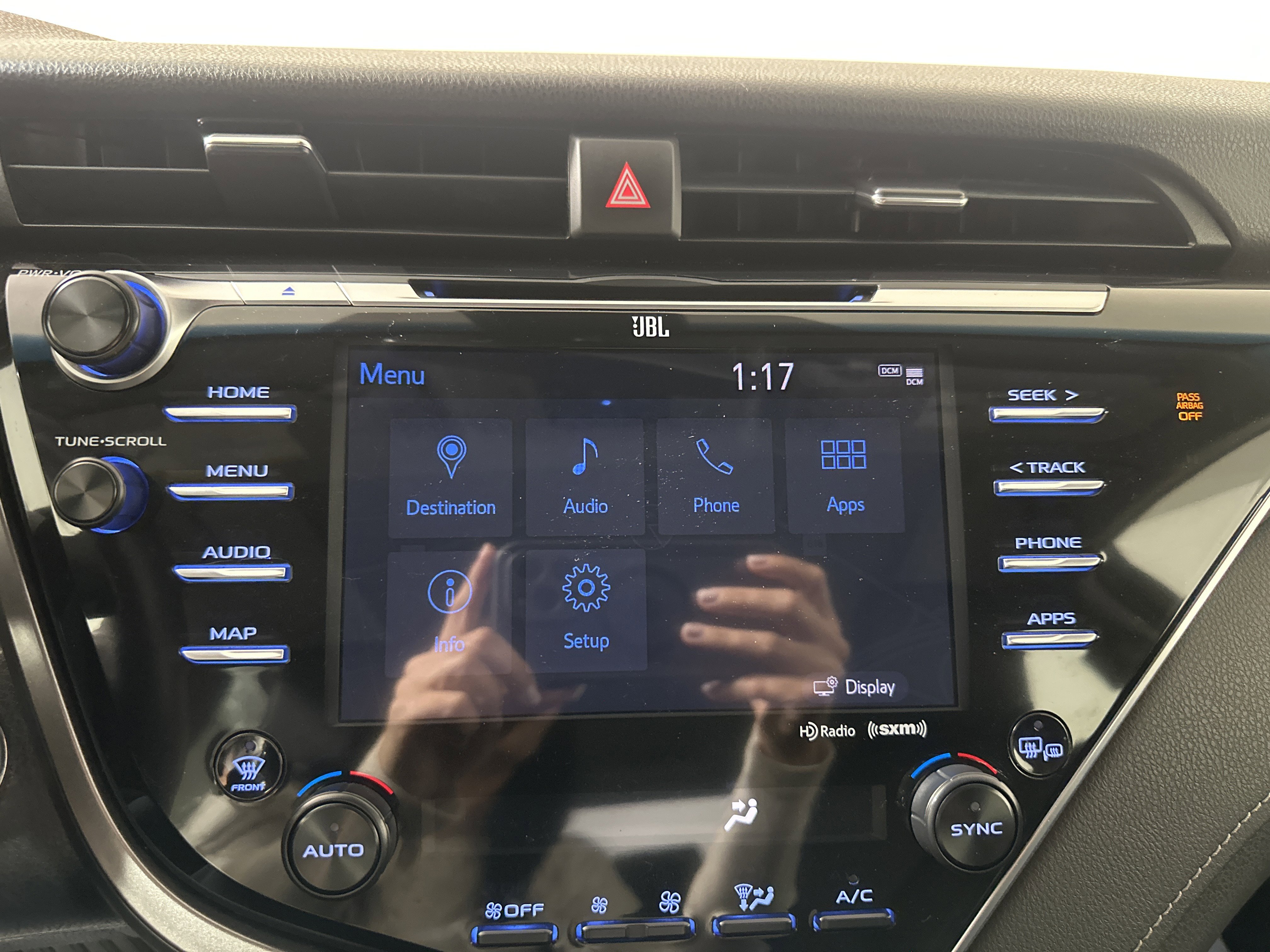 Used 2018  Toyota  image 15