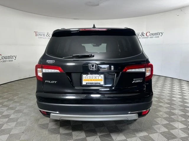 Used 2020 Black Honda Touring image 7