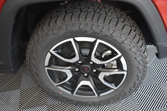 New 2026 Red Hot Pearl-Coat Exterior Paint Jeep Trailhawk image 12