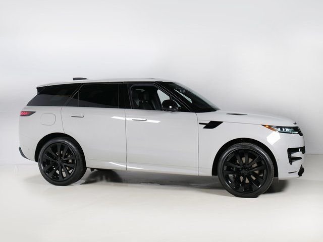 New 2026 Borasco Grey Land Rover Dynamic SE image 30