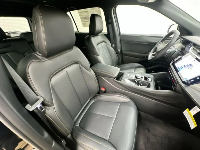 New 2026 Diamond Black Crystal Pearlcoat Jeep Laredo image 26