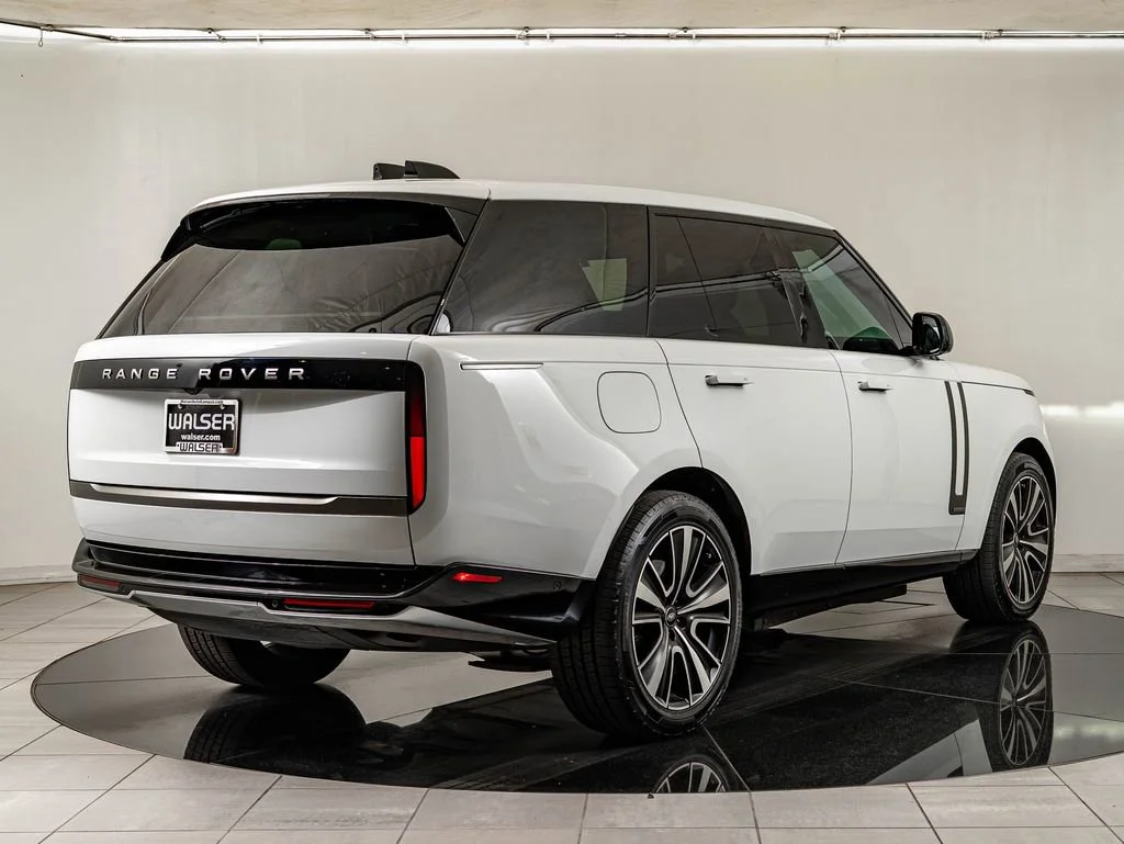 Used 2025 Fuji White Land Rover Autobiography image 5