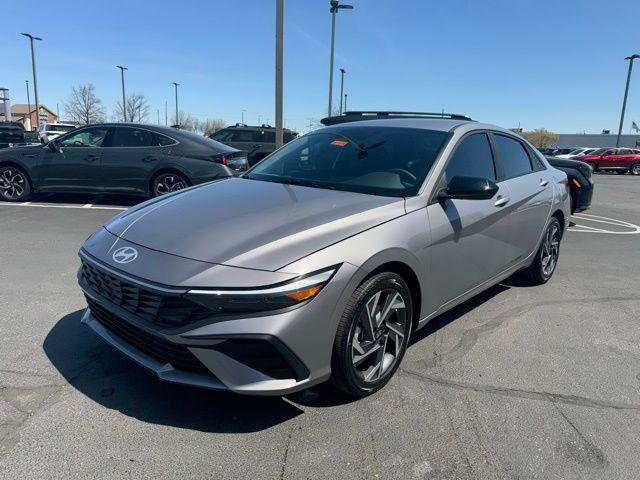 2025 Hyundai Elantra Blue - Photo 32