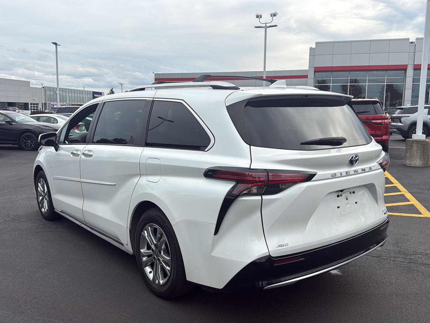 Used 2022 Windchill Pearl Toyota Platinum 7-Passenger image 5