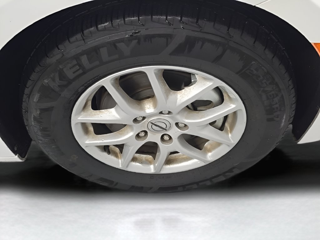 Used 2022 White Chrysler LX image 27