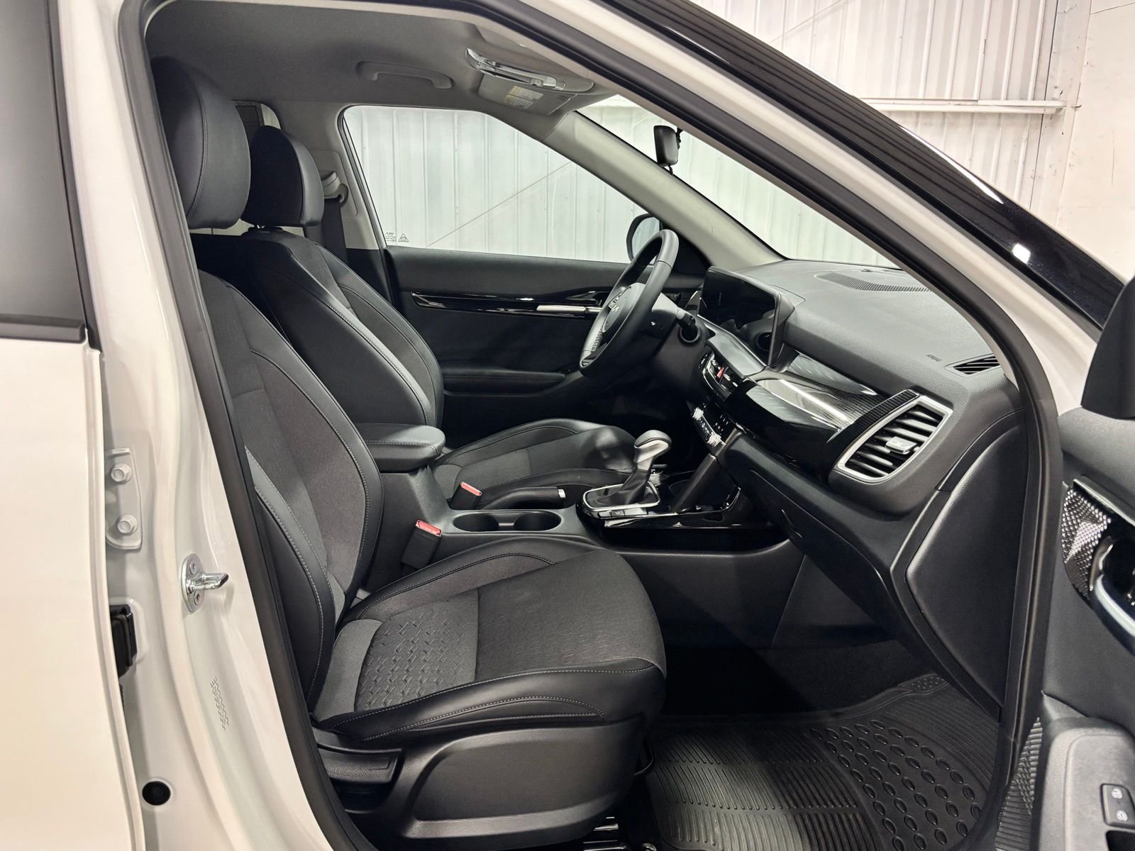 Used 2025 White Kia S image 21