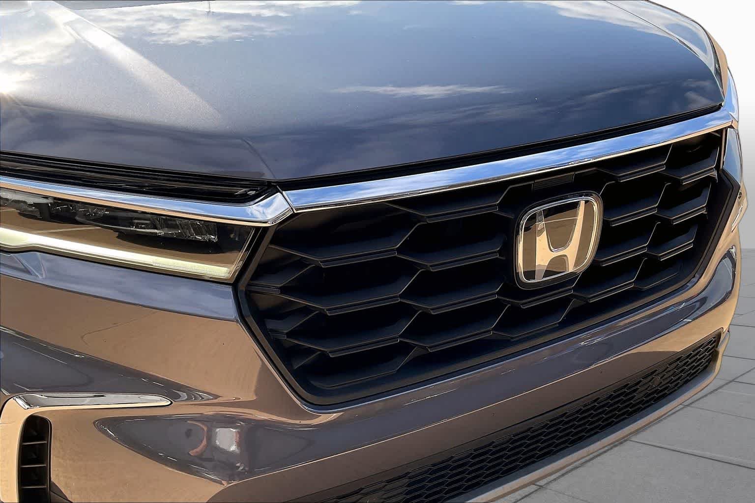 Used 2023 Modern Steel Metallic Honda EX-L 7 Passenger image 29