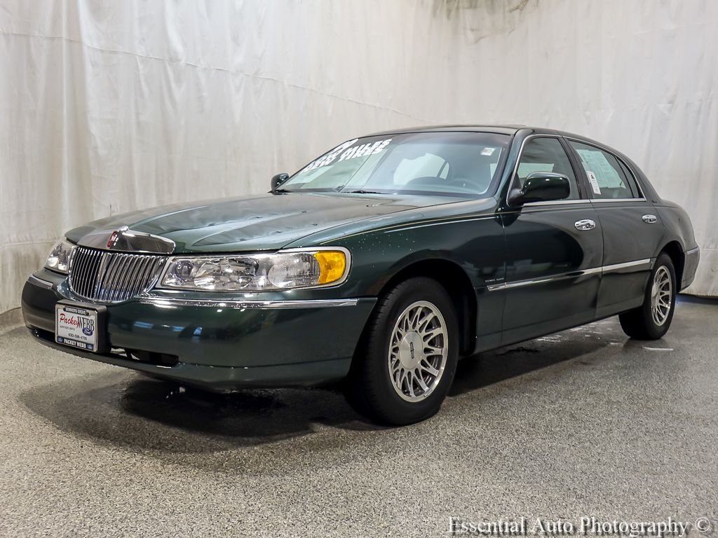 Used 1999  Lincoln Signature image 2