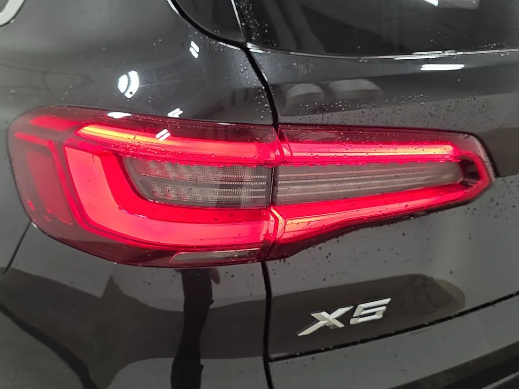 Used 2019 Black Sapphire Metallic BMW xDrive40i image 29