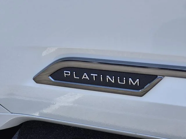 New 2026 Wind Chill Pearl <sup>1</sup> Toyota  Platinum image 8