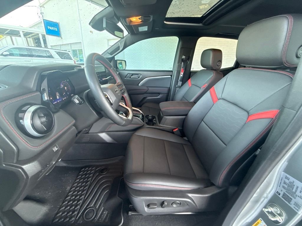 Used 2025 Gray Chevrolet Z71 image 32