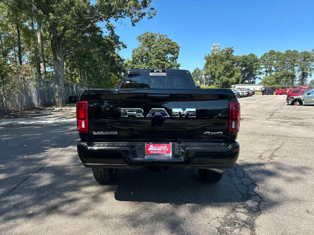 New 2026 Diamond Black Crystal Pearl-Coat Exterior Paint RAM Laramie image 5
