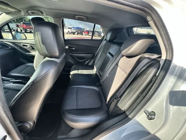 Used 2018 SUMMIT WHITE Chevrolet LT image 25