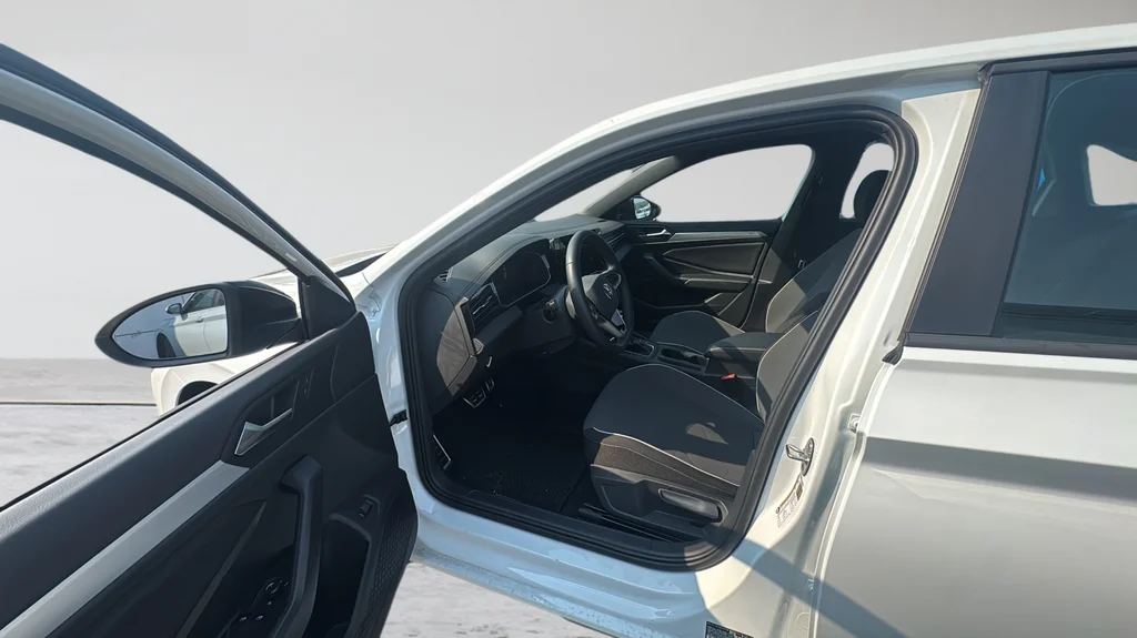 Used 2026 White Volkswagen 1.5T Sport image 17