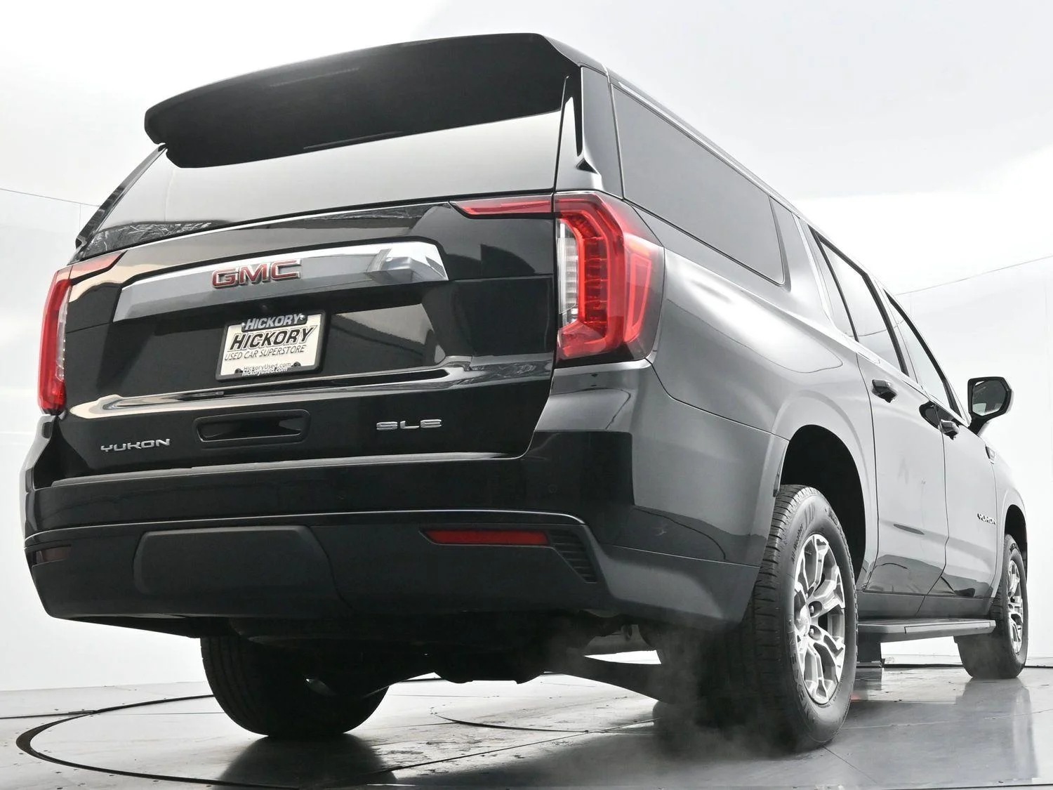 Used 2023 Onyx Black GMC SLE image 49