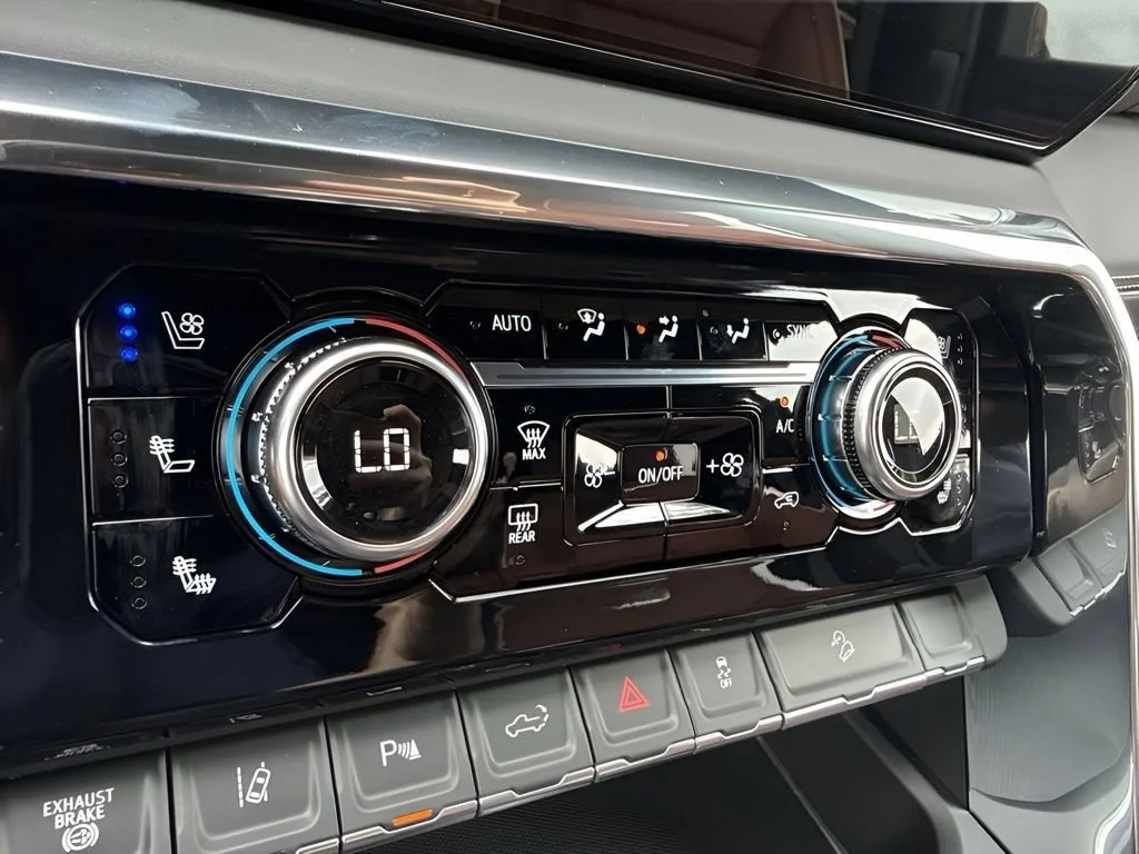 New 2026 Glacier White Tricoat GMC Denali Ultimate image 22