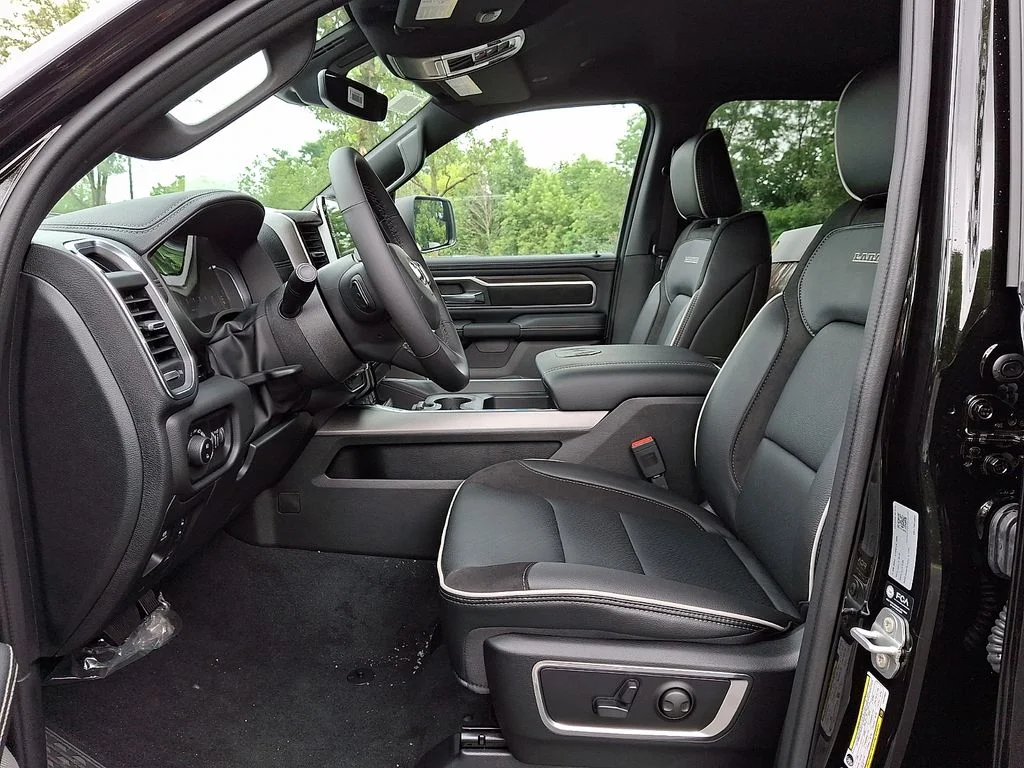 New 2026 Diamond Black Crystal Pearl-Coat Exterior Paint RAM Laramie image 9