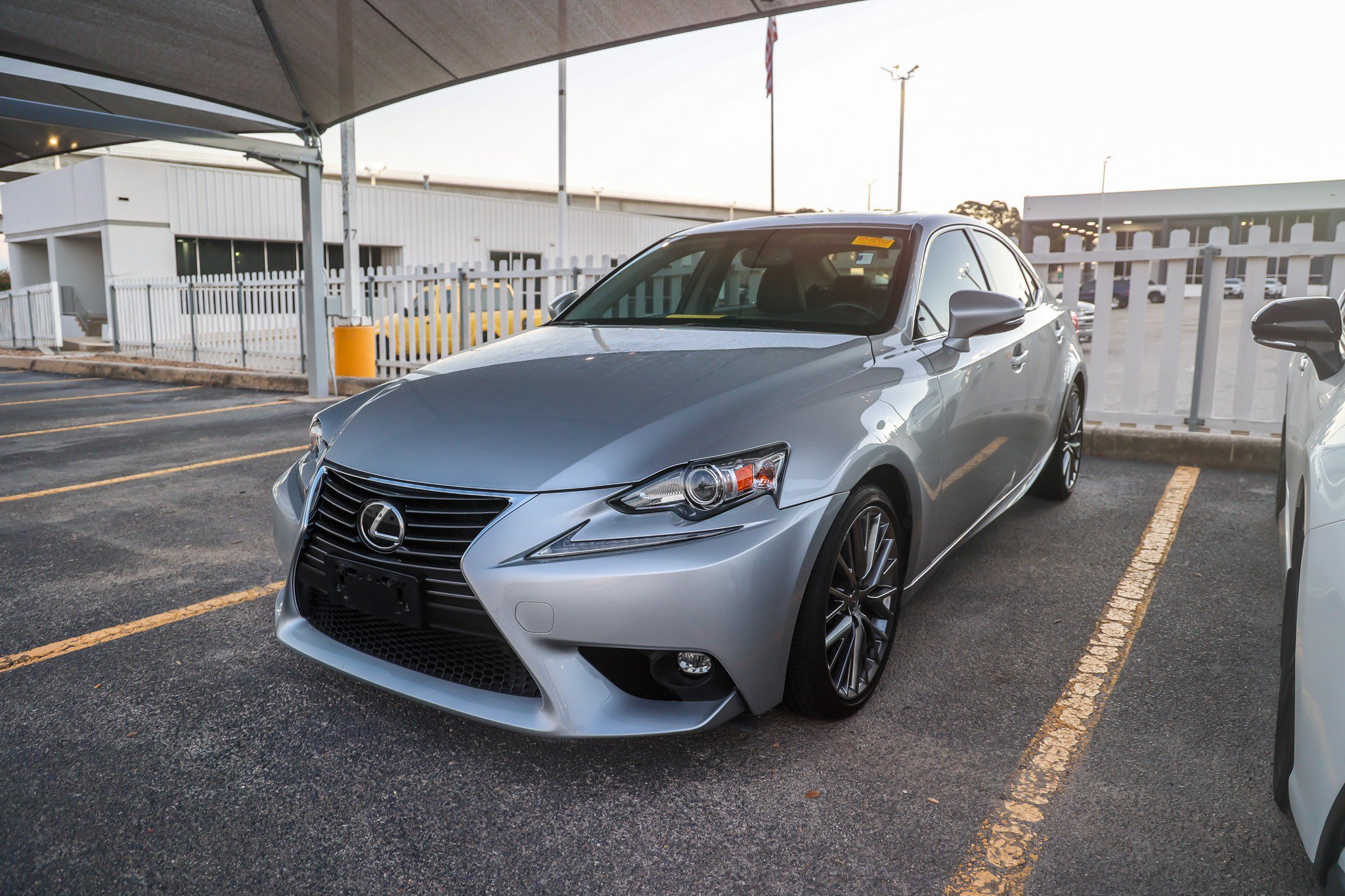 Used 2015 SILVER LINING MET Lexus  image 1