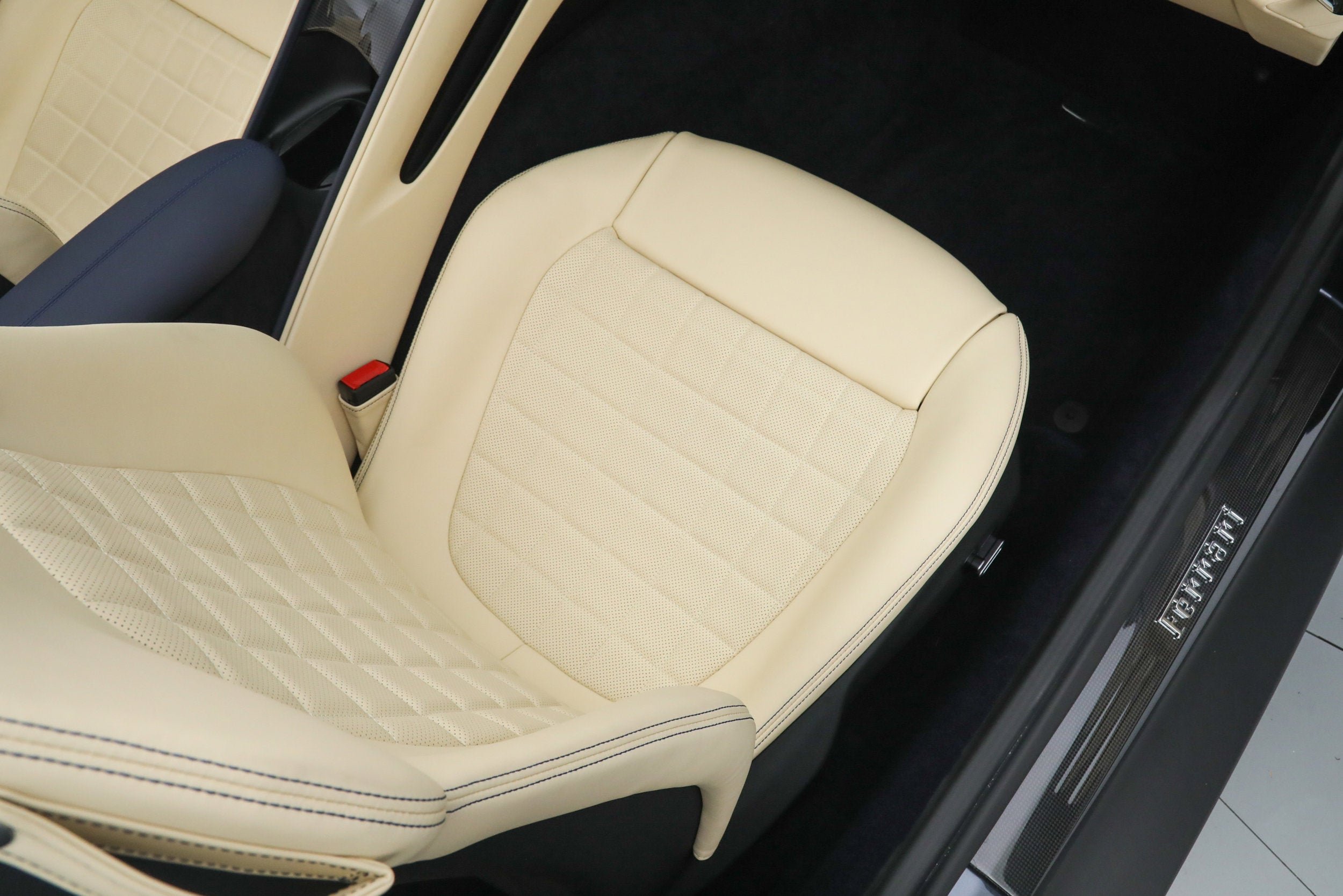 Certified Used 2025 Blu Roma Ferrari  image 24