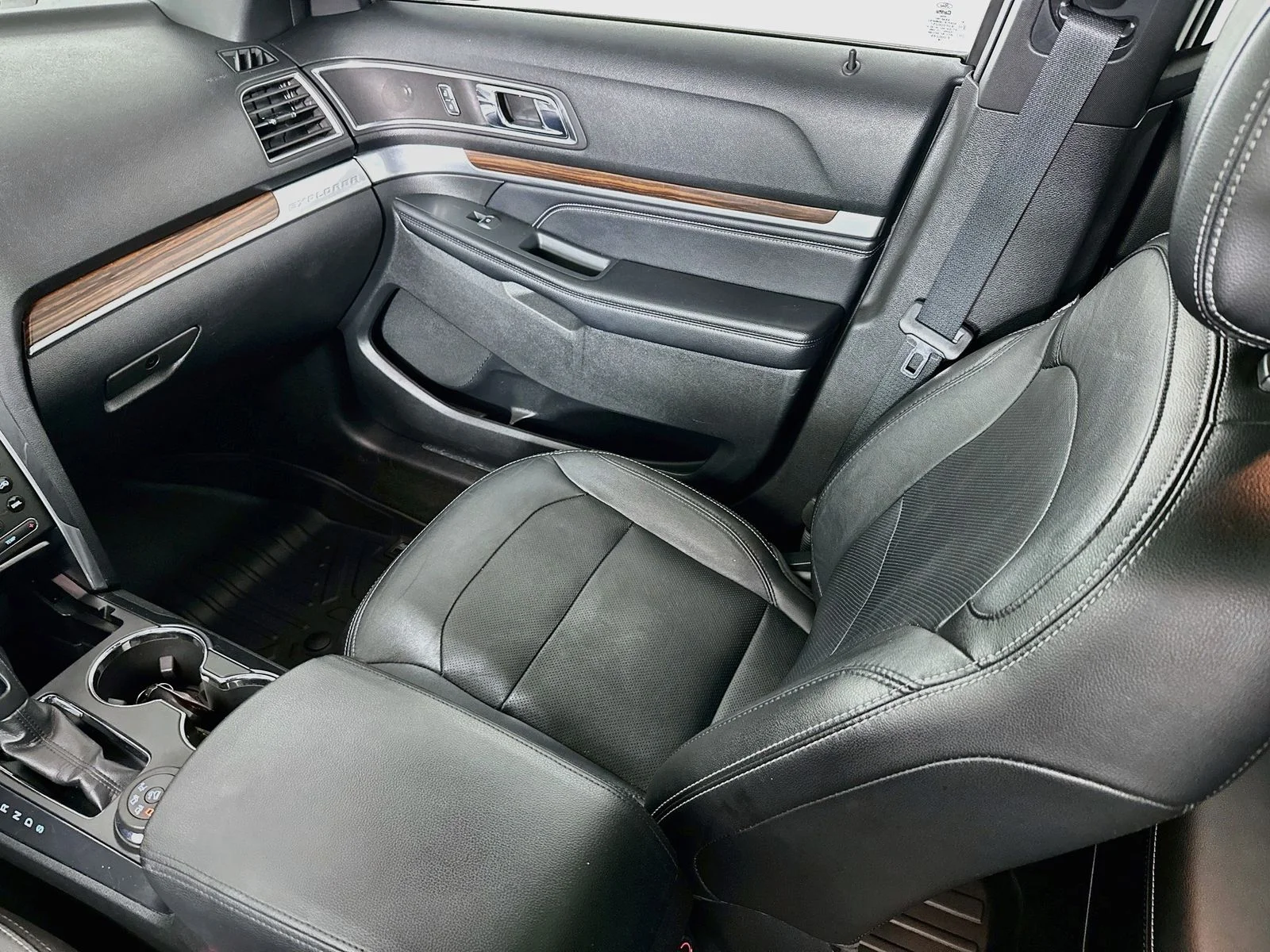 Used 2018 Shadow Black Ford Limited image 26