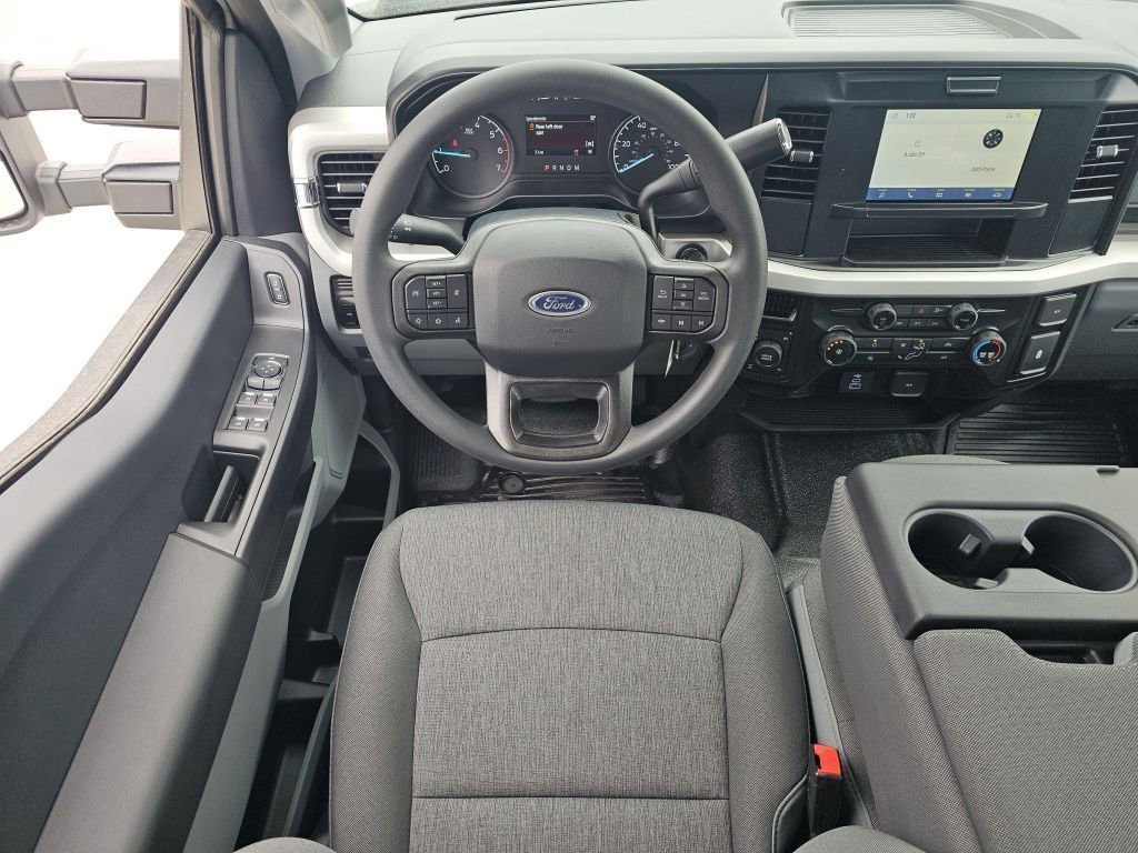 New 2026 Oxford White Ford XL image 4