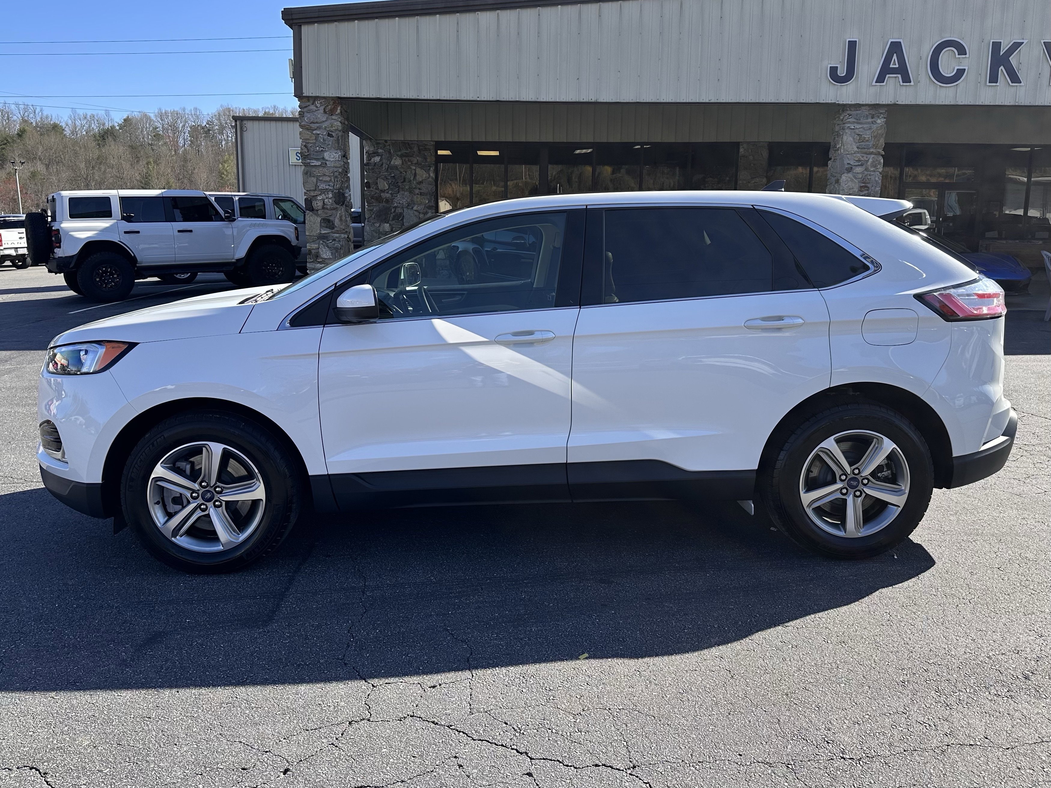 Certified Used 2022 Star White Metallic Tri-Coat Ford SEL image 1