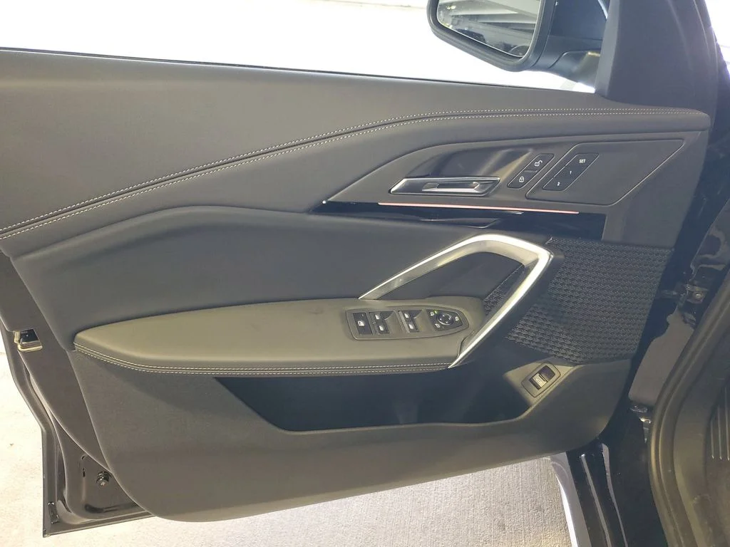 Used 2026 Black BMW xDrive28i image 14