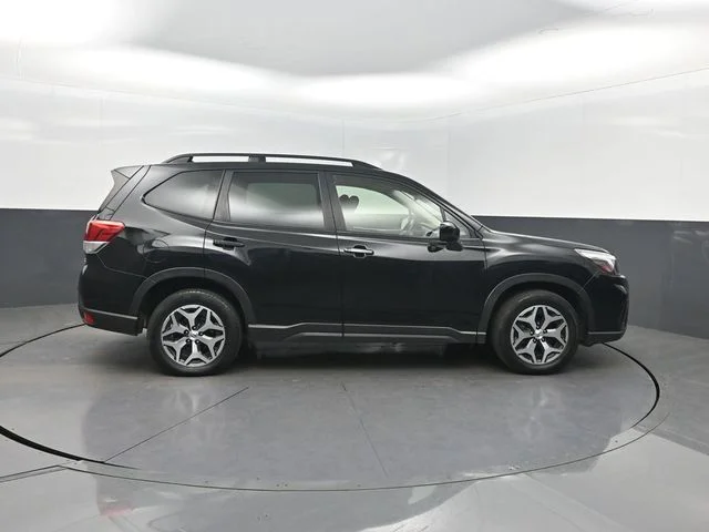 Used 2020 Black Subaru Premium image 35