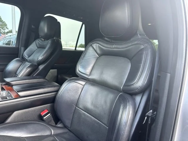 Used 2020 Silver Lincoln Reserve image 7