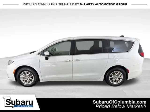 Used 2023 White Chrysler Touring L image 11