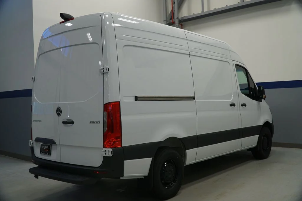 New 2026  Mercedes-Benz Cargo 144 WB image 6