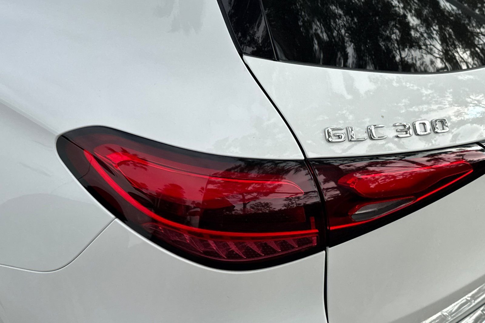 Used 2026 White Mercedes-Benz GLC 300 image 13
