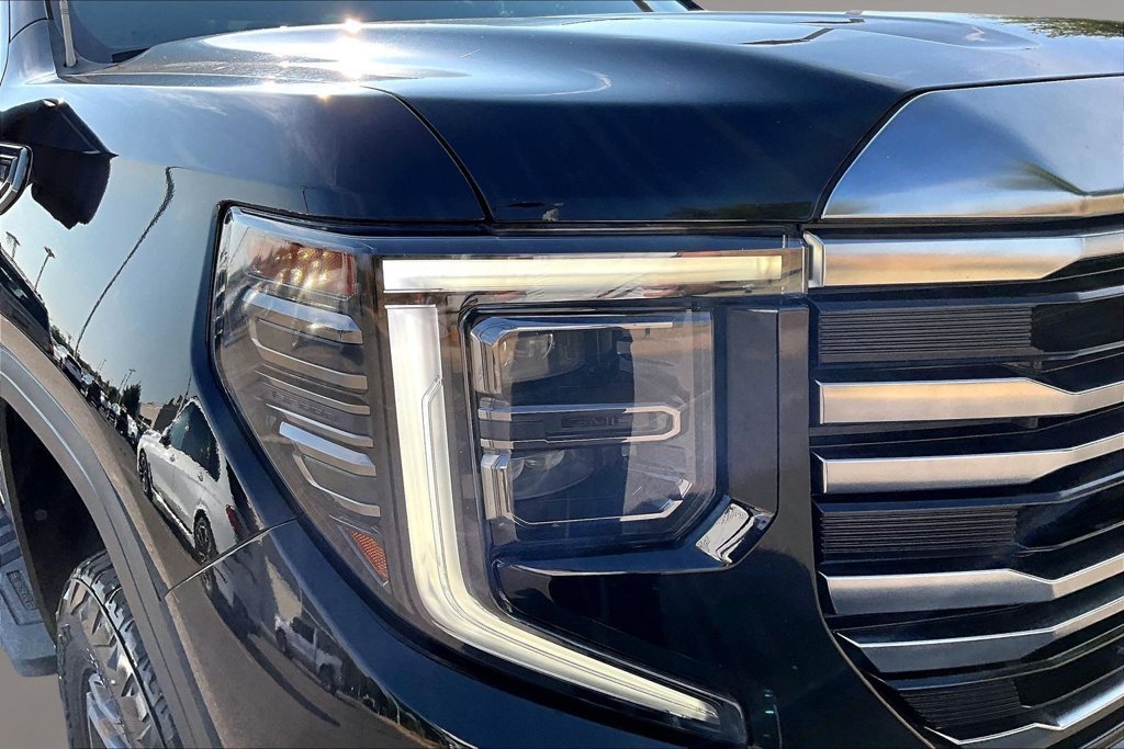 Used 2022 ONYX BLACK GMC AT4 image 32