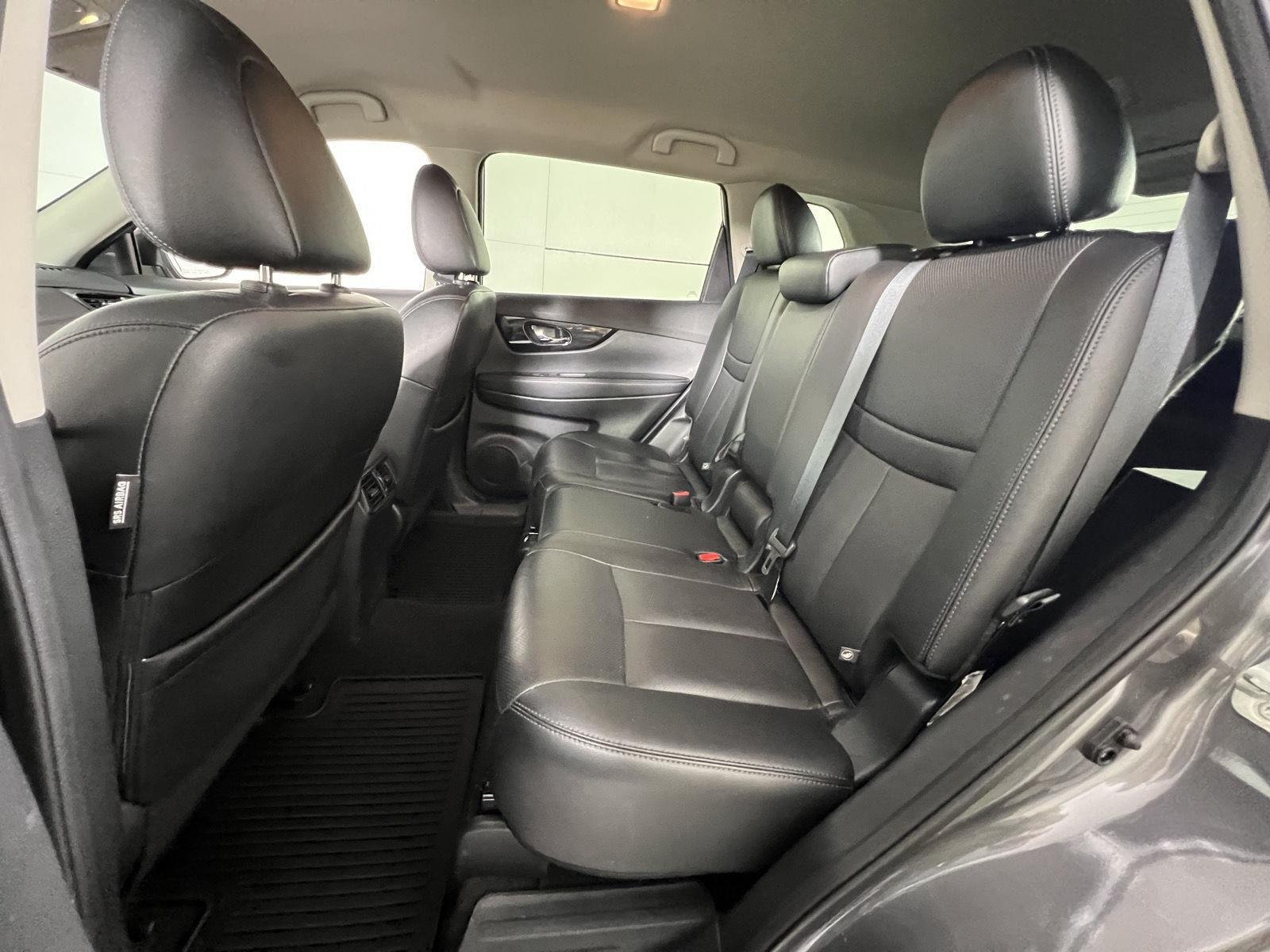 Used 2019 Gun Metallic Nissan SL image 21