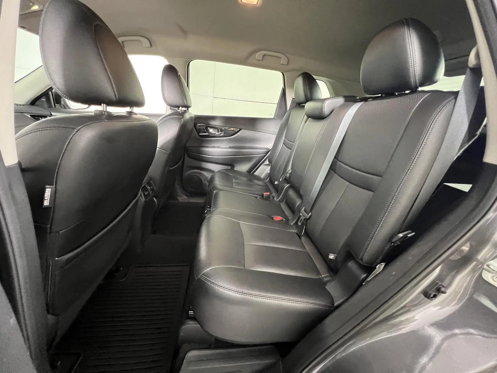 Used 2019 Gun Metallic Nissan SL image 21