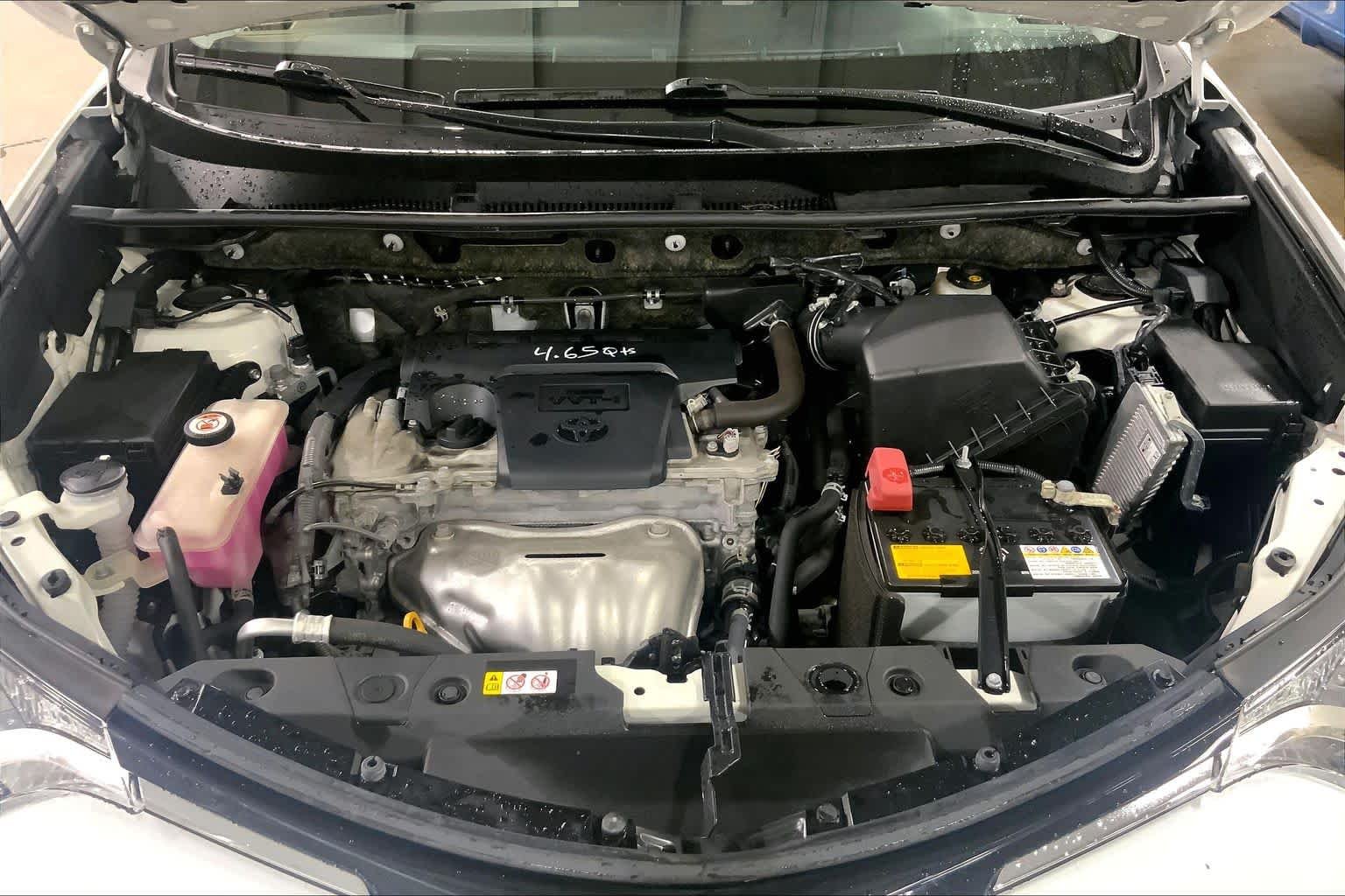 Used 2018 Super White Toyota XLE image 32