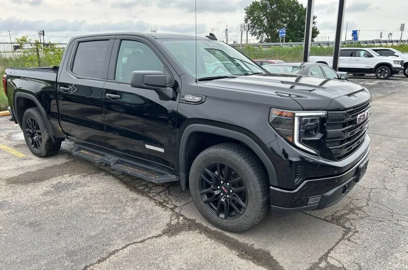 Used 2023 Onyx Black GMC Elevation image 2