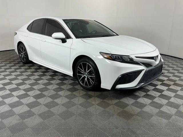 Used 2023 White Toyota SE image 3