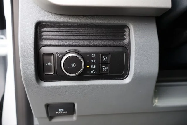 New 2026 Oxford White Ford F-550® XL image 18