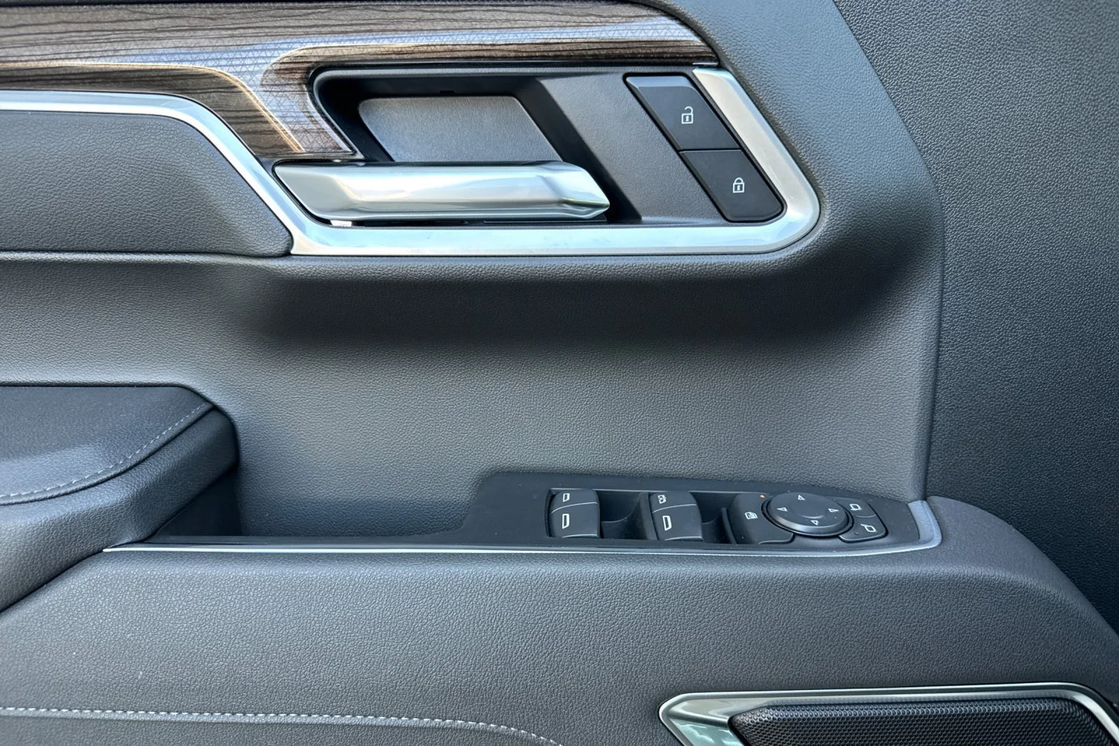 2026 Chevrolet Silverado 1500 LT - Photo 10
