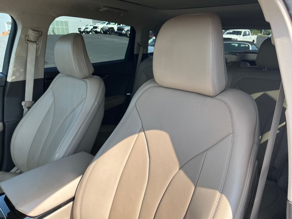Used 2023 White Lincoln Reserve image 12
