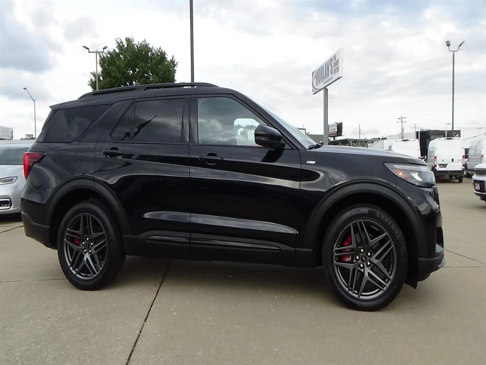 Used 2025 Agate Black (um) Ford ST-Line image 5