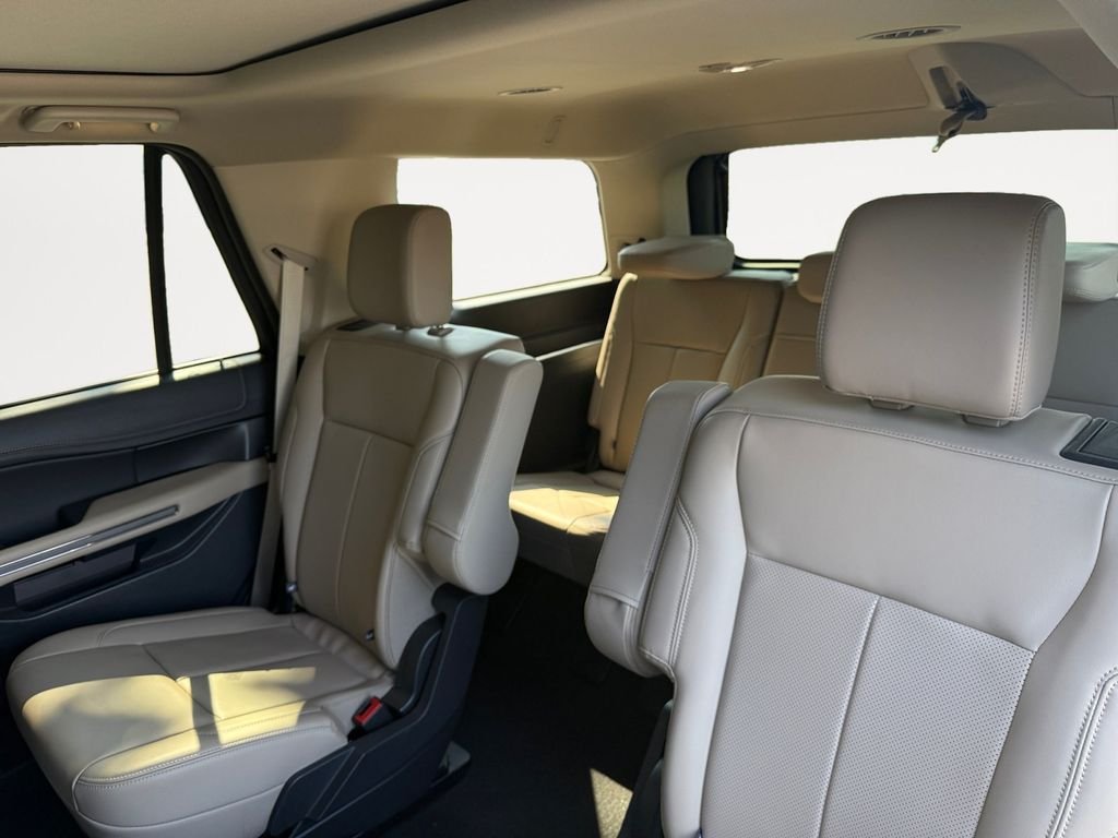 Used 2024 Black Ford XLT image 13