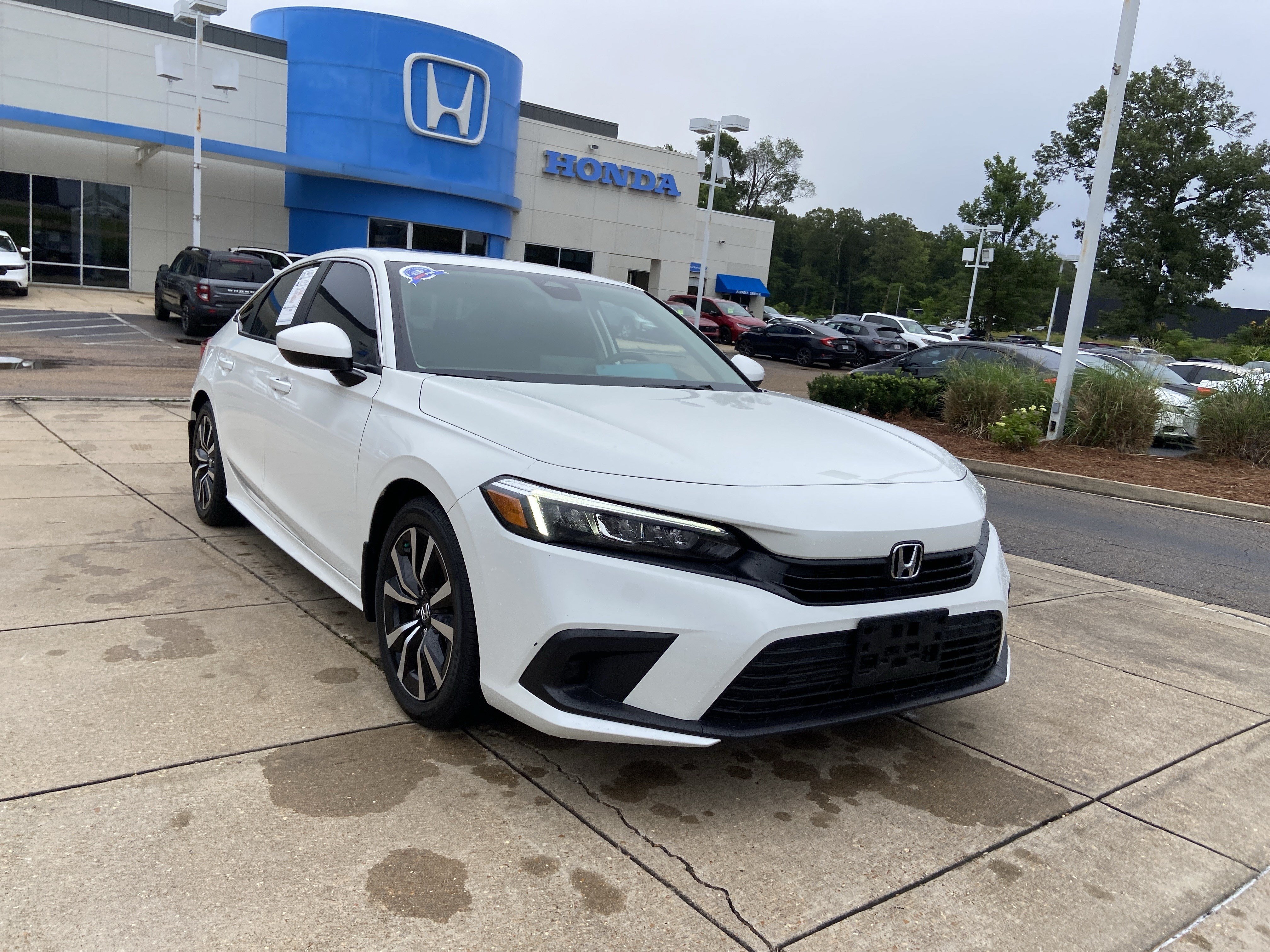 Used 2024 Platinum White Pearl Honda EX image 2