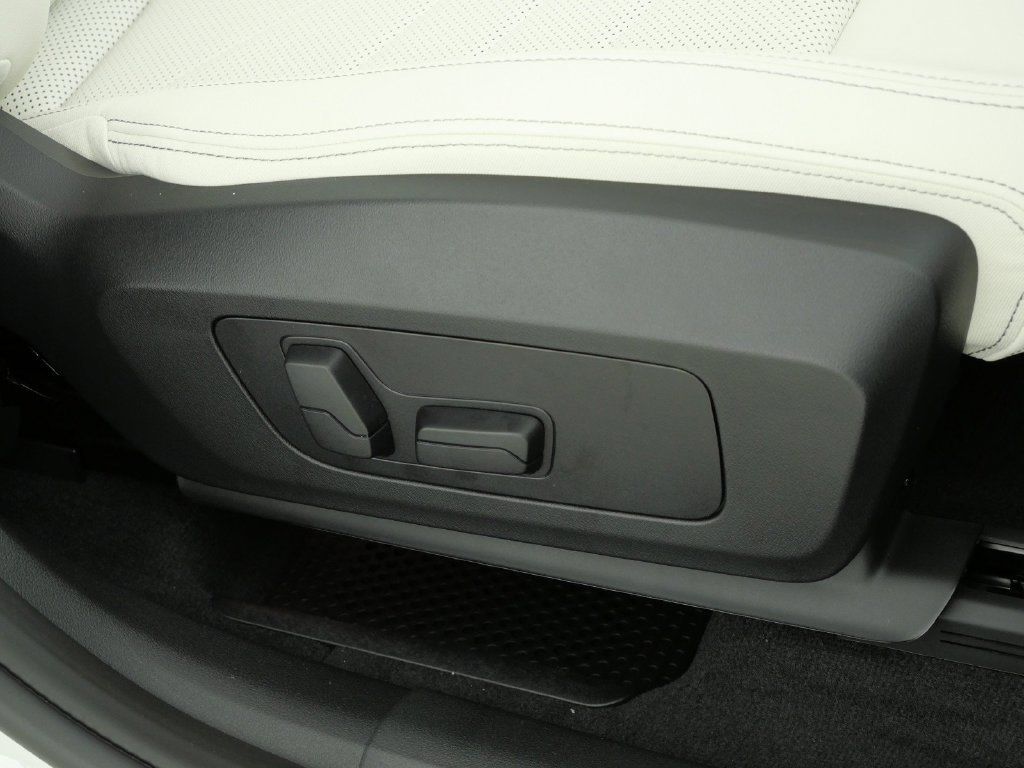 New 2027 Alpine White BMW xDrive28i image 22