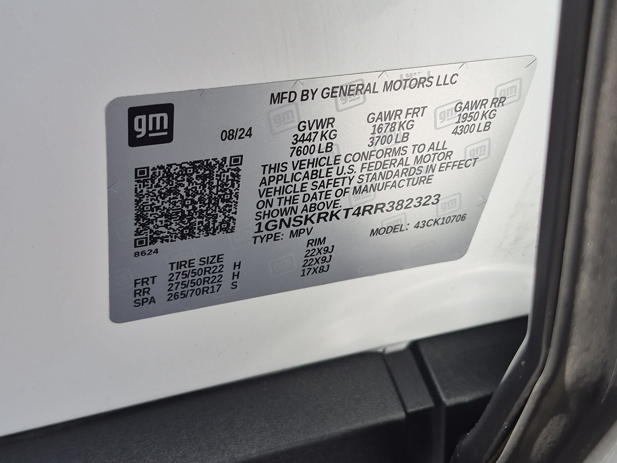 Used 2024 Summit White Chevrolet RST image 31