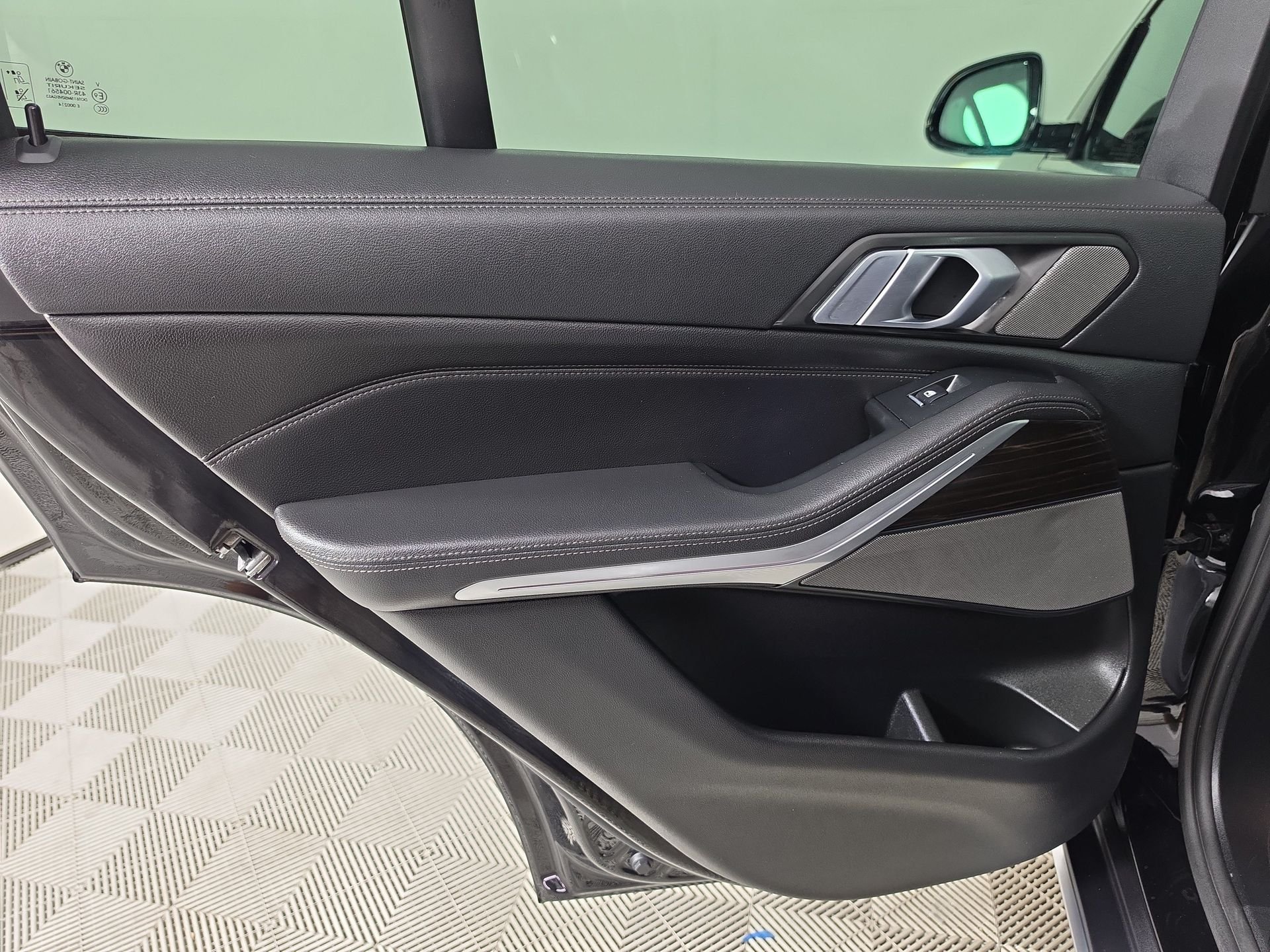Used 2020 Black BMW sDrive40i image 40