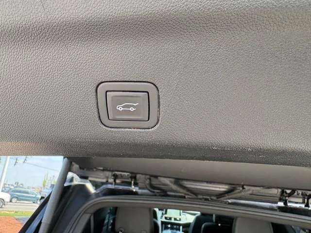 Used 2024 Black Chevrolet Z71 image 28